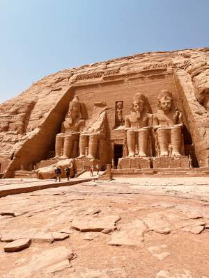 Abu Simbel: Niilin jättiläiset