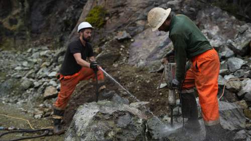 Outback Crystal Hunters