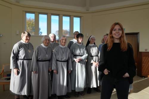 Stacey Dooley ja nunnaluostari